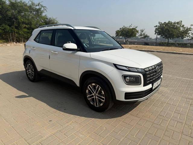 https://images10.gaadi.com/usedcar_image/4223846/original/processed_0cc0a546e708f3bbf20494b5095b8be9.jpg?imwidth=6400