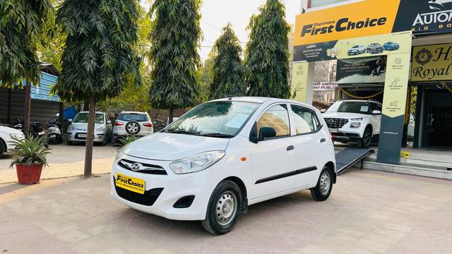 https://images10.gaadi.com/usedcar_image/4223877/original/processed_03948e9fe2b470df27aab8a645de095d.jpg?imwidth=6401