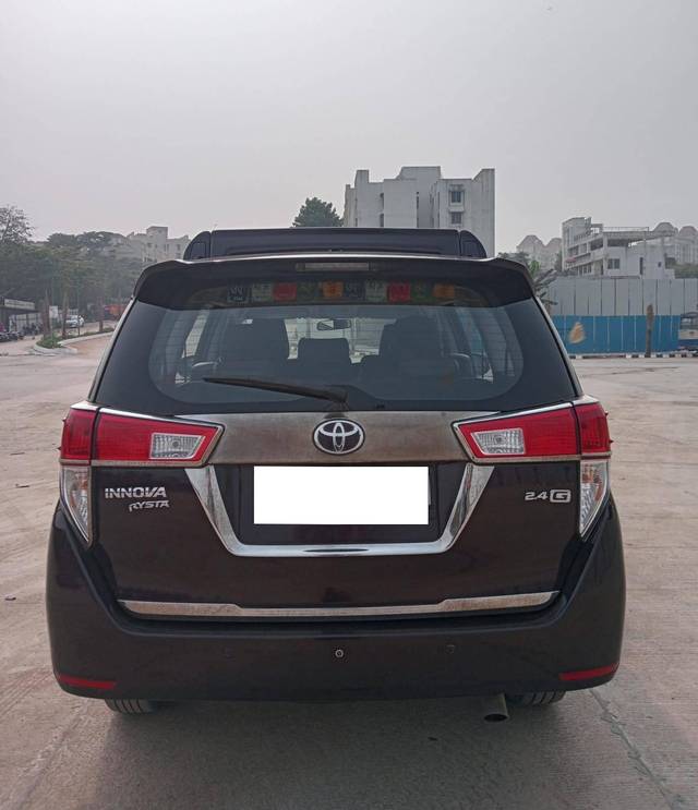 https://images10.gaadi.com/usedcar_image/4223969/original/processed_1490c2994cd4d2f7dfa4b47b9063f77f.jpg?imwidth=6402