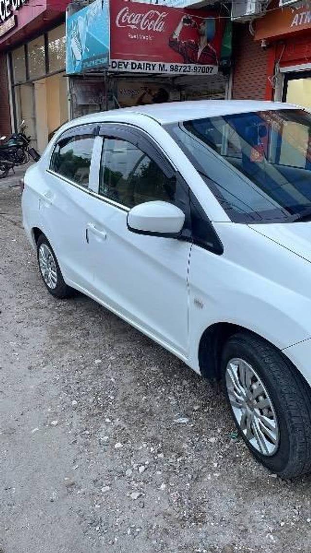 https://images10.gaadi.com/usedcar_image/4224032/original/processed_05751b5f-5b30-4ff7-bc42-c4e87d60278a.jpeg?imwidth=6402