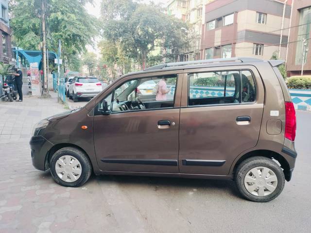 https://images10.gaadi.com/usedcar_image/4224039/original/b1f5fe2349d843af0407909c5428f147.jpg?imwidth=6402