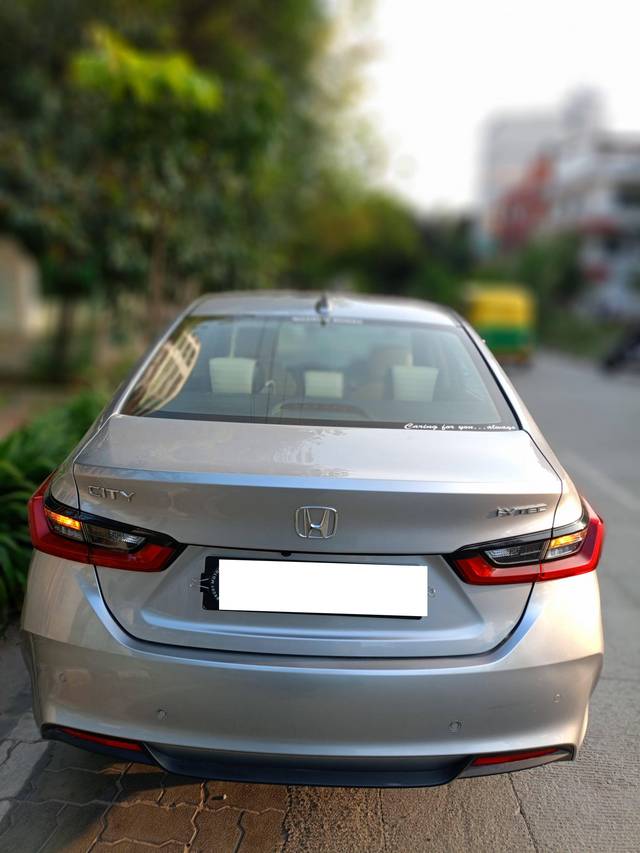 https://images10.gaadi.com/usedcar_image/4224051/original/processed_0ea3bf7f0b68679161b55ba68b57d734.jpg?imwidth=6402