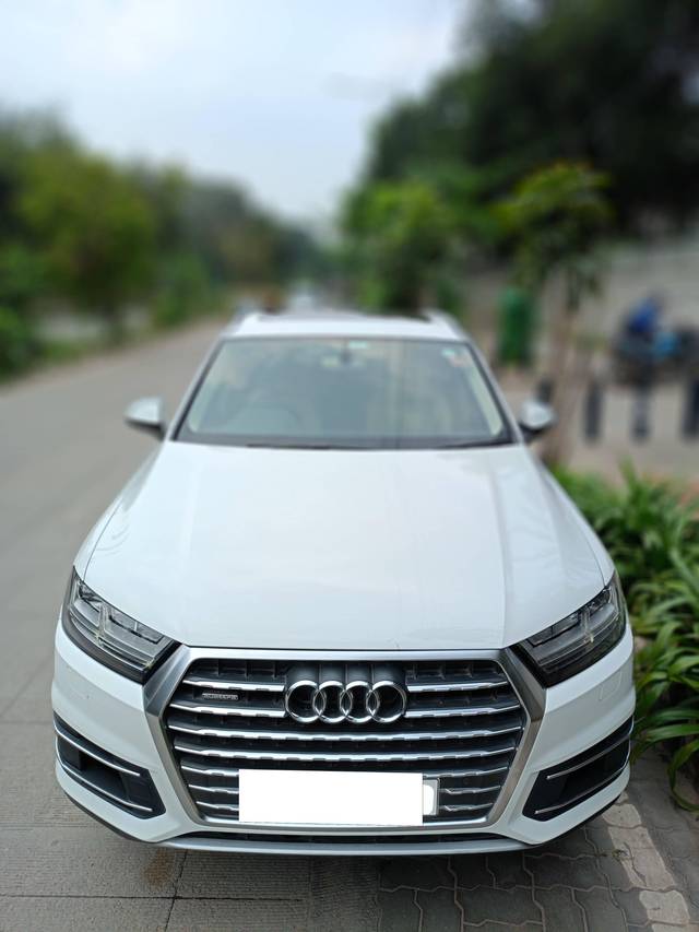 https://images10.gaadi.com/usedcar_image/4224081/original/processed_b6303314851b71d91de2e20e87b1637d.jpg?imwidth=6400