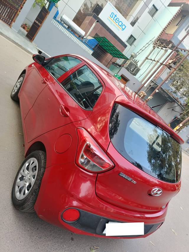 https://images10.gaadi.com/usedcar_image/4224093/original/processed_b8a2df97aeb33dfa923fe9ef9d74670c.jpg?imwidth=6401