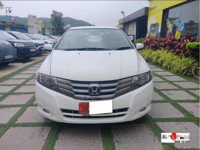 https://images10.gaadi.com/usedcar_image/4224106/original/processed_4f761e6ab767857b8671f5f655bf595d.jpg?imwidth=6400