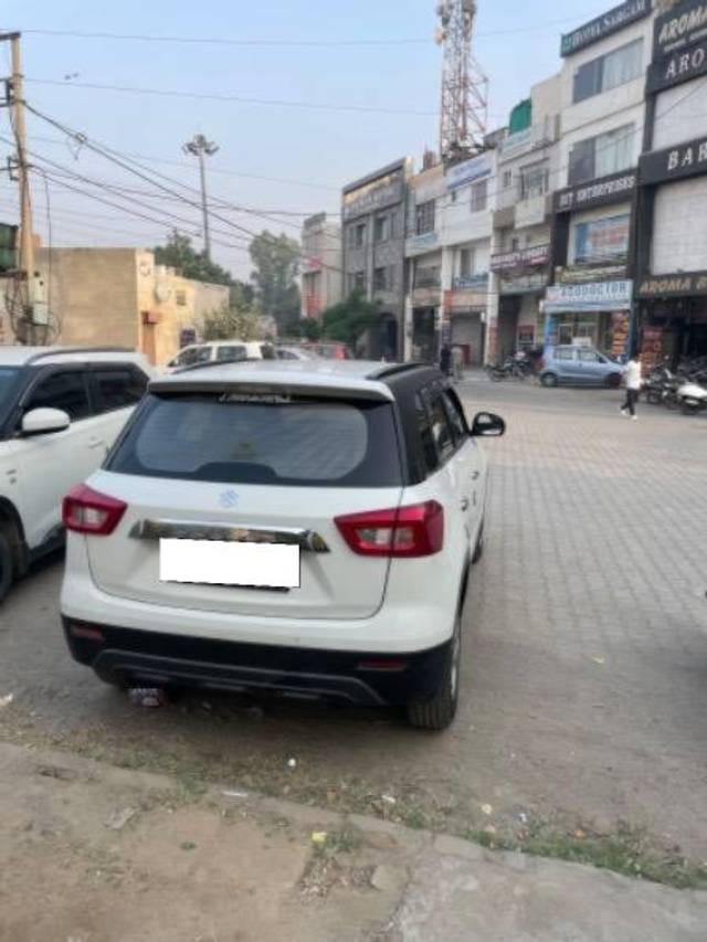 https://images10.gaadi.com/usedcar_image/4224129/original/processed_7971440e-752b-418f-bbac-15737e808ad9.jpg?imwidth=6401