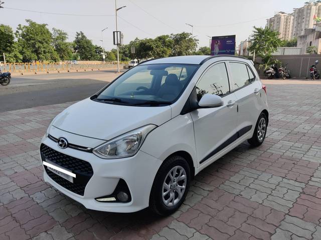 https://images10.gaadi.com/usedcar_image/4224165/original/processed_cf135ff1cc02396969d0ca338167a7f7.jpg?imwidth=6402