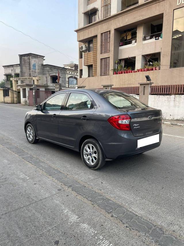 https://images10.gaadi.com/usedcar_image/4224177/original/processed_21ca2740b94ca7d63155ac1dcac72b57.jpg?imwidth=6402