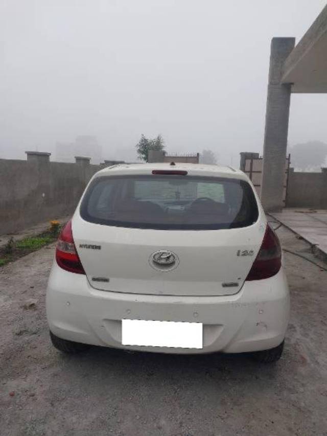 https://images10.gaadi.com/usedcar_image/4224261/original/processed_6ebf8e5c-0e59-44c7-8715-9fe37f551361.jpg?imwidth=6402