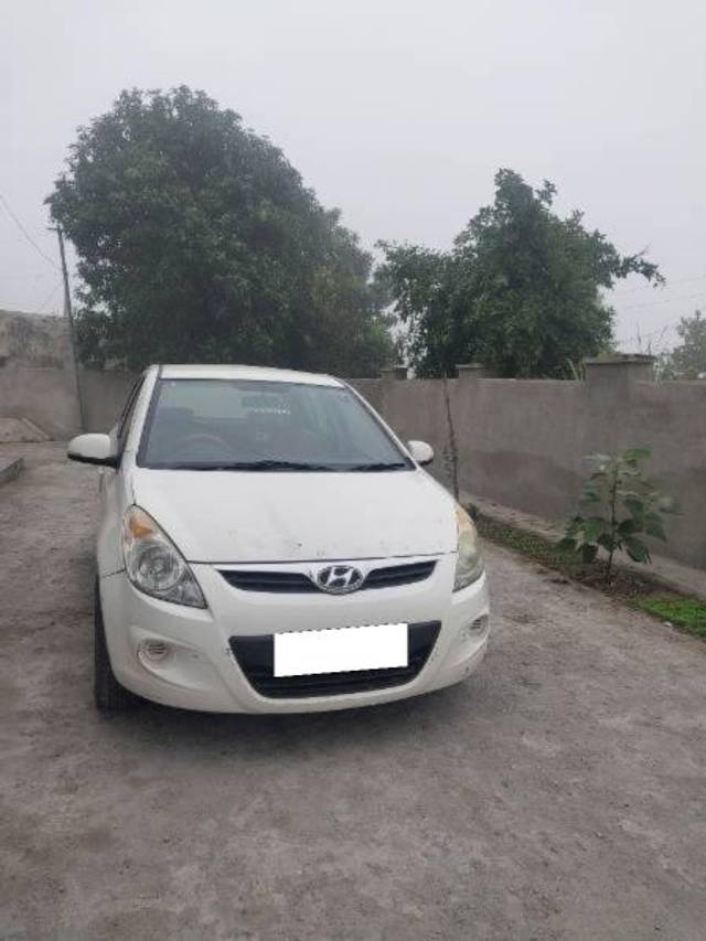 https://images10.gaadi.com/usedcar_image/4224261/original/processed_da135e1c-861a-42c7-96c4-8881e237397c.jpg?imwidth=6400