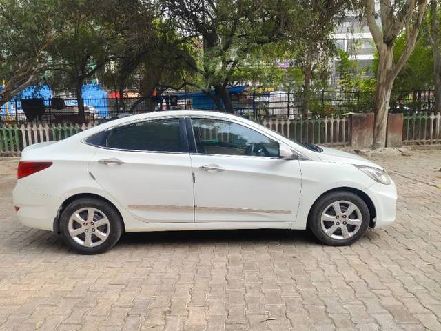 https://images10.gaadi.com/usedcar_image/4224283/original/a24f4e181c3b1cbcb70bc71593ac8edb.jpg?imwidth=6402