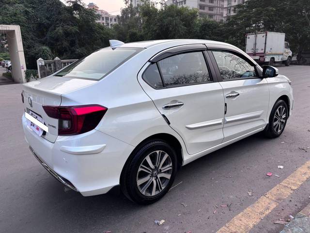 https://images10.gaadi.com/usedcar_image/4224309/original/processed_818986781d4f9440683590046046c547.jpg?imwidth=6402