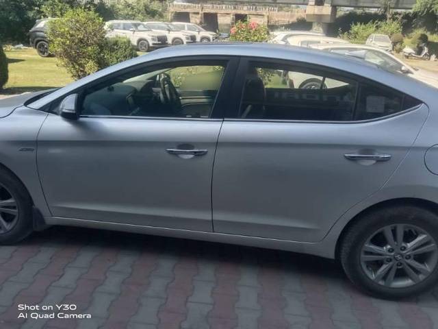 https://images10.gaadi.com/usedcar_image/4224434/original/processed_61023a64-33fe-468b-aadf-13dd2dd4c651.jpeg?imwidth=6400