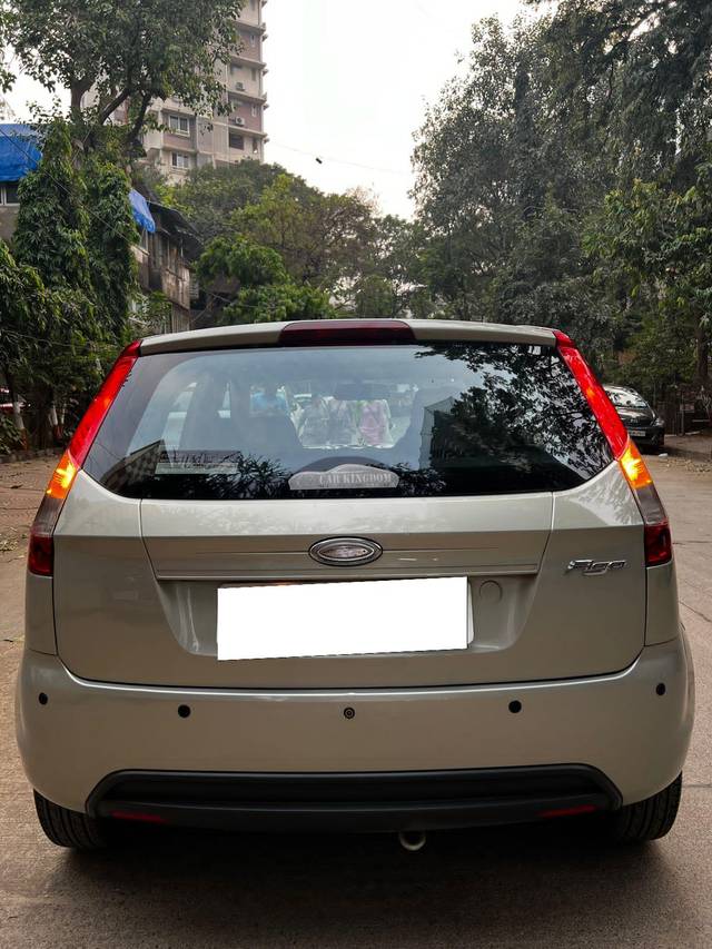 https://images10.gaadi.com/usedcar_image/4224450/original/processed_397bbb4a39b27ae3c0d10dd91439bdaf.jpg?imwidth=6401