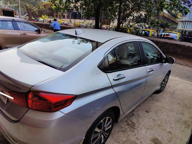 https://images10.gaadi.com/usedcar_image/4224564/original/processed_b309bad0-1139-4c8d-9868-e8d90e2ea29c.jpg?imwidth=6401