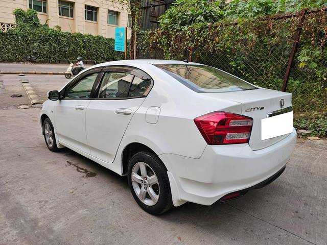 https://images10.gaadi.com/usedcar_image/4224586/original/processed_14124f8f0b9ba8fe25da6d1a6091c1b6.jpg?imwidth=6402