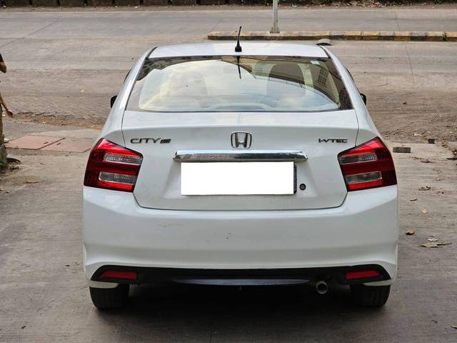 https://images10.gaadi.com/usedcar_image/4224586/original/processed_2691cbf6942ee8f2a6f9b4e6b61afdfc.jpg?imwidth=6401