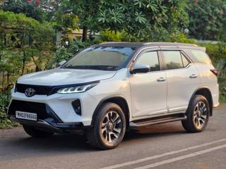 Toyota Fortuner Legender Toyota Fortuner Legender 4x2 AT BSVI