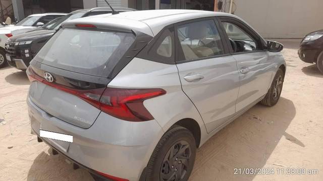 https://images10.gaadi.com/usedcar_image/4224720/original/processed_3de3f346-c61a-4b18-b107-320d7db78c14.jpg?imwidth=6402