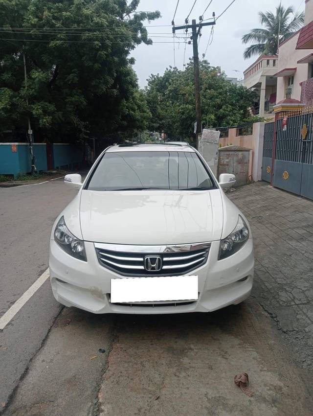 https://images10.gaadi.com/usedcar_image/4224788/original/processed_2ff2259841cea34919ab64e0d30cc228.jpg?imwidth=6400