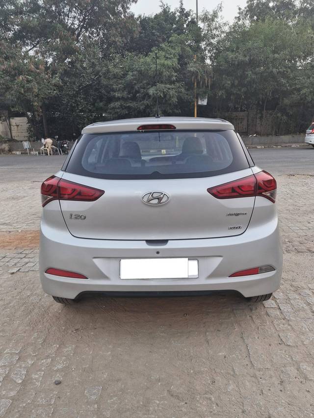 https://images10.gaadi.com/usedcar_image/4224875/original/processed_2d3f9761b8c7381f28b835c1b3a8c6e4.jpeg?imwidth=6402