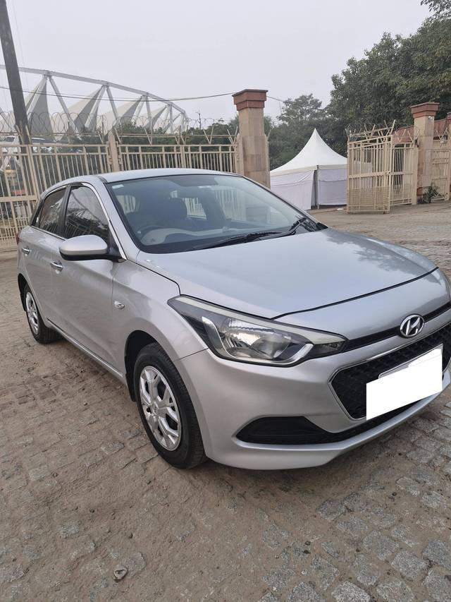 https://images10.gaadi.com/usedcar_image/4224875/original/processed_5fd09ed644a34d83107a8b1dabfd699d.jpeg?imwidth=6400