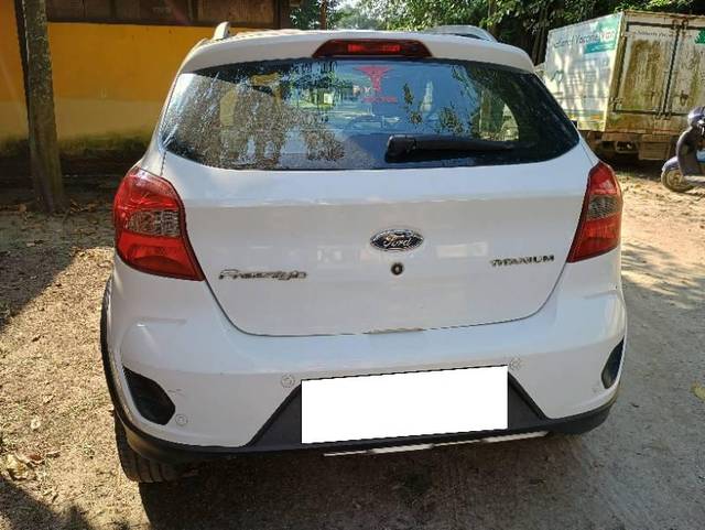 https://images10.gaadi.com/usedcar_image/4224901/original/processed_51ec9b94-7b9e-4b51-950e-02e22c79b75a.jpg?imwidth=6400