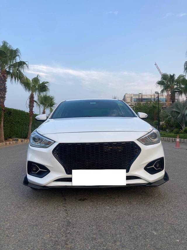 https://images10.gaadi.com/usedcar_image/4224981/original/processed_27d136492fb7439df857803310fb4900.jpg?imwidth=6402