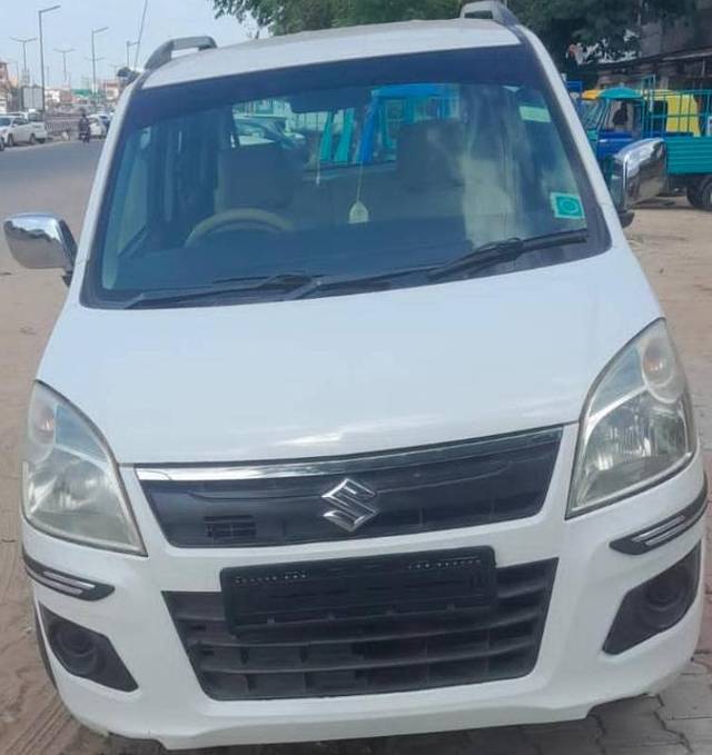 https://images10.gaadi.com/usedcar_image/4224985/original/processed_13777a0616a89a6f704f49be76b7f7c5.jpg?imwidth=6400