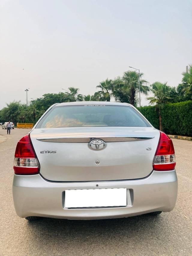 https://images10.gaadi.com/usedcar_image/4225018/original/processed_277fec40e23149a0e76ae5f72f7f6e09.jpg?imwidth=6401