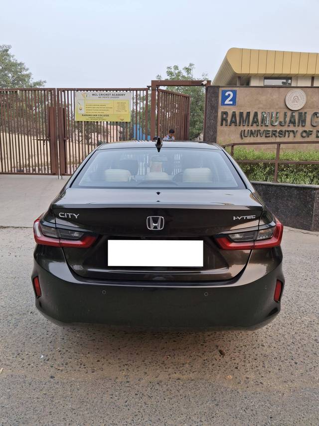 https://images10.gaadi.com/usedcar_image/4225047/original/processed_6ef6ad469483b219e2db5a135c253852.JPG?imwidth=6402