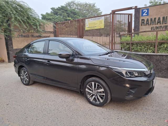 https://images10.gaadi.com/usedcar_image/4225047/original/processed_8b7d5f0b823592996cbc1ba1c9729628.JPG?imwidth=6400