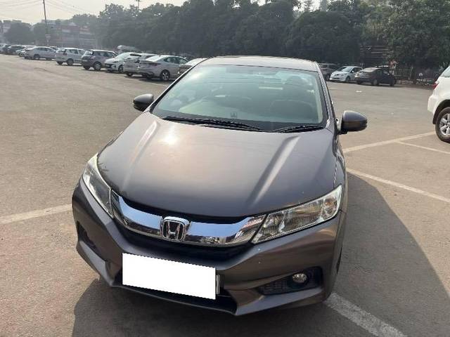 https://images10.gaadi.com/usedcar_image/4225081/original/processed_8870ea17-7bd6-49b3-bc86-e9c145ae59fa.jpg?imwidth=6400