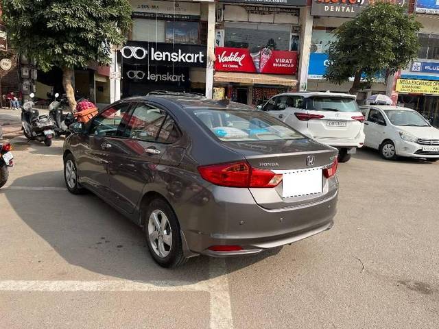 https://images10.gaadi.com/usedcar_image/4225081/original/processed_f16d412b-44a0-4de8-96b2-d69ef8c8a89a.jpg?imwidth=6402