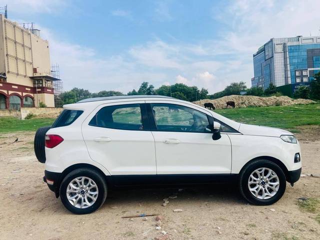 https://images10.gaadi.com/usedcar_image/4225125/original/processed_bdeb434886787b003af9d9cd7b944d86.jpg?imwidth=6401