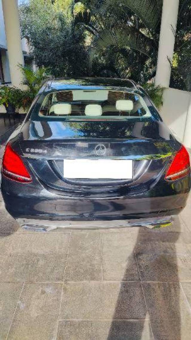 https://images10.gaadi.com/usedcar_image/4225328/original/6aef12be7a5c651d54a1930ef3279d78.jpg?imwidth=6401