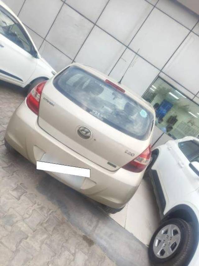 https://images10.gaadi.com/usedcar_image/4225386/original/925fe7d5224e276afbf11d0445cdb622.jpeg?imwidth=6401