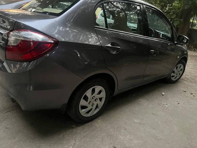 https://images10.gaadi.com/usedcar_image/4225517/original/processed_7fbfcc42af6cb2fe5509a7141538227e.jpg?imwidth=6401