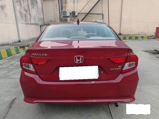 https://images10.gaadi.com/usedcar_image/4225523/original/processed_b6c3dacedfc397eec7e66d018efd779a.jpg?imwidth=6402