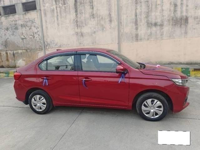 https://images10.gaadi.com/usedcar_image/4225523/original/processed_cf19d0d14fb8d28f638ee32b88706926.jpg?imwidth=6401