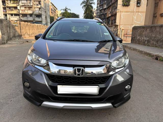 https://images10.gaadi.com/usedcar_image/4225569/original/processed_75a0b62de90c340c4dbd10b96fc13b18.jpg?imwidth=6400