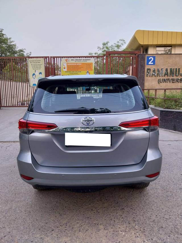 https://images10.gaadi.com/usedcar_image/4225585/original/processed_b66448bc5f8e2d7a5e9fe5d750df2895.jpg?imwidth=6402