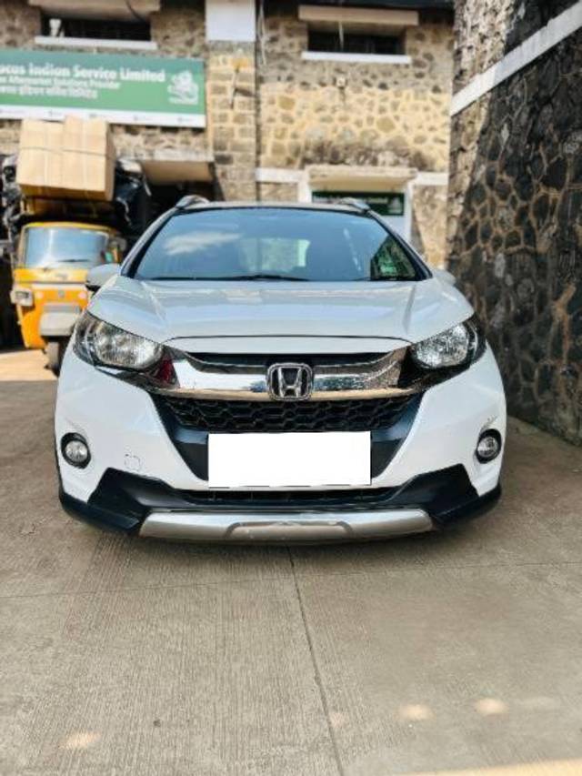 https://images10.gaadi.com/usedcar_image/4225619/original/processed_882d0b0a-25e0-42fa-a17f-4e9054d6c290.jpeg?imwidth=6402