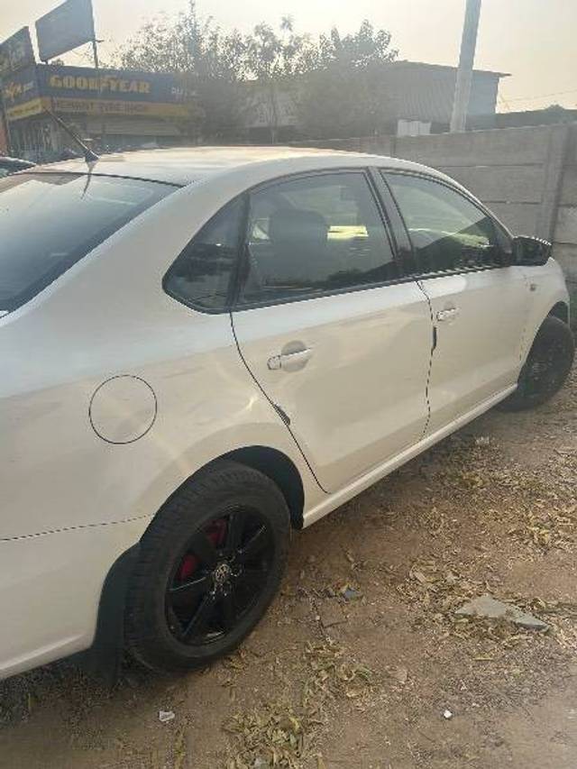 https://images10.gaadi.com/usedcar_image/4225633/original/d67c1dd6d7ff313b54662358bbe119cf.jpeg?imwidth=6402