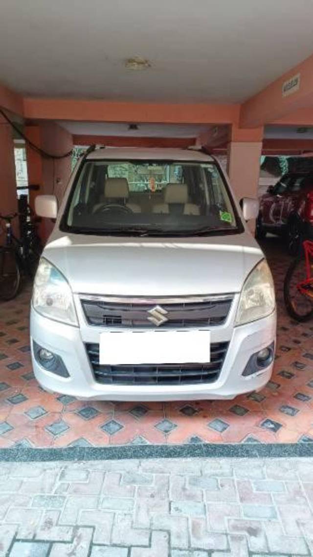 https://images10.gaadi.com/usedcar_image/4225665/original/processed_f5f98bd7-82b4-4c48-9494-ceb4b06168d3.jpg?imwidth=6400