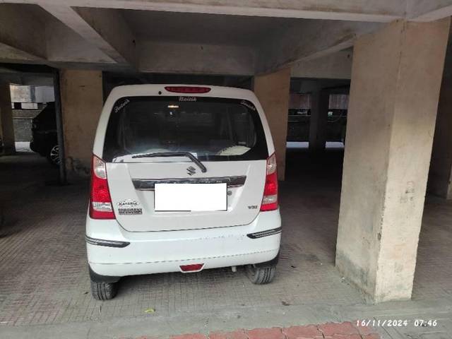 https://images10.gaadi.com/usedcar_image/4225746/original/processed_221fd6dc-1105-479a-bfe2-520ab09870b9.jpg?imwidth=6401