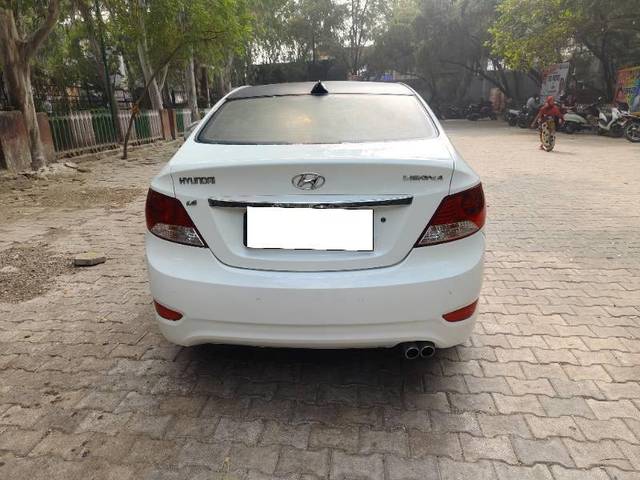 https://images10.gaadi.com/usedcar_image/4225759/original/6382e0b00ed738a931841c87a67bb642.jpg?imwidth=6401