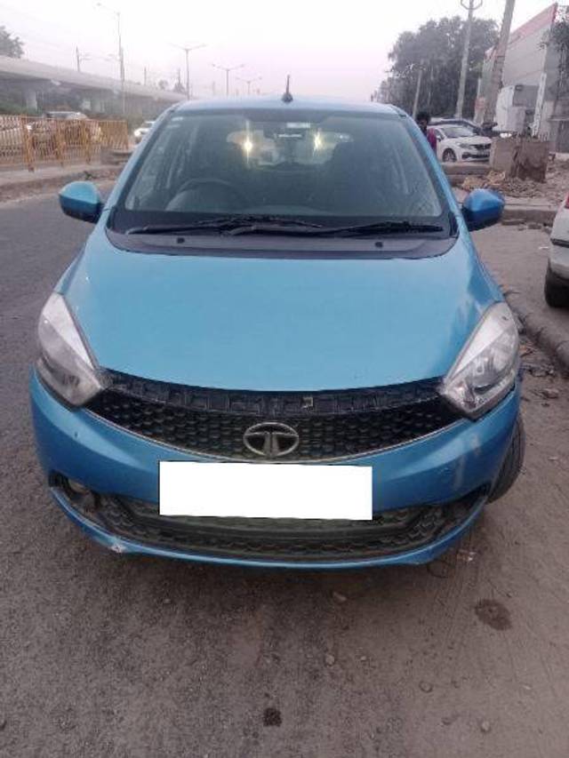 https://images10.gaadi.com/usedcar_image/4225826/original/7b412295dd9ed9b176b652bf4dff378d.jpg?imwidth=6400