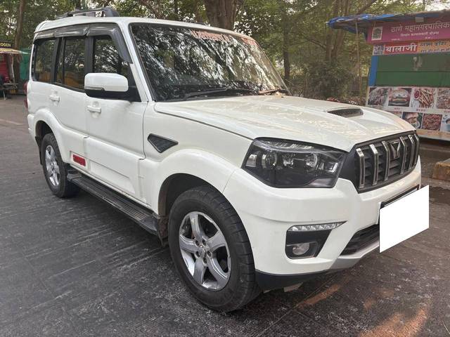 https://images10.gaadi.com/usedcar_image/4225830/original/processed_eb779b4aa4f7c09196acb9847f30d780.jpg?imwidth=6400