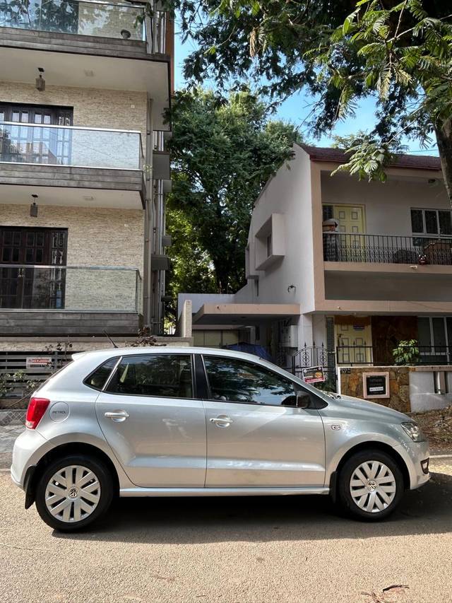 https://images10.gaadi.com/usedcar_image/4225854/original/processed_066b7ab519fb4628cad4d767e1febc28.jpg?imwidth=6401